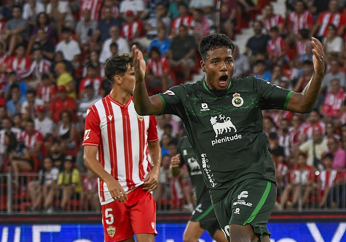 Jeremy celebra uno de sus goles en Almería.