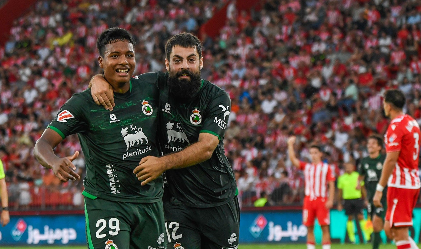 Jeremy y Villalibre festejan el empate del Racing.