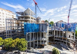 Estado de la obra en el que se aprecian los volúmenes de los dos edificios futuros.