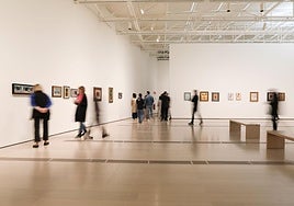 Vista general de una de las salas de la muestra de Mallo.