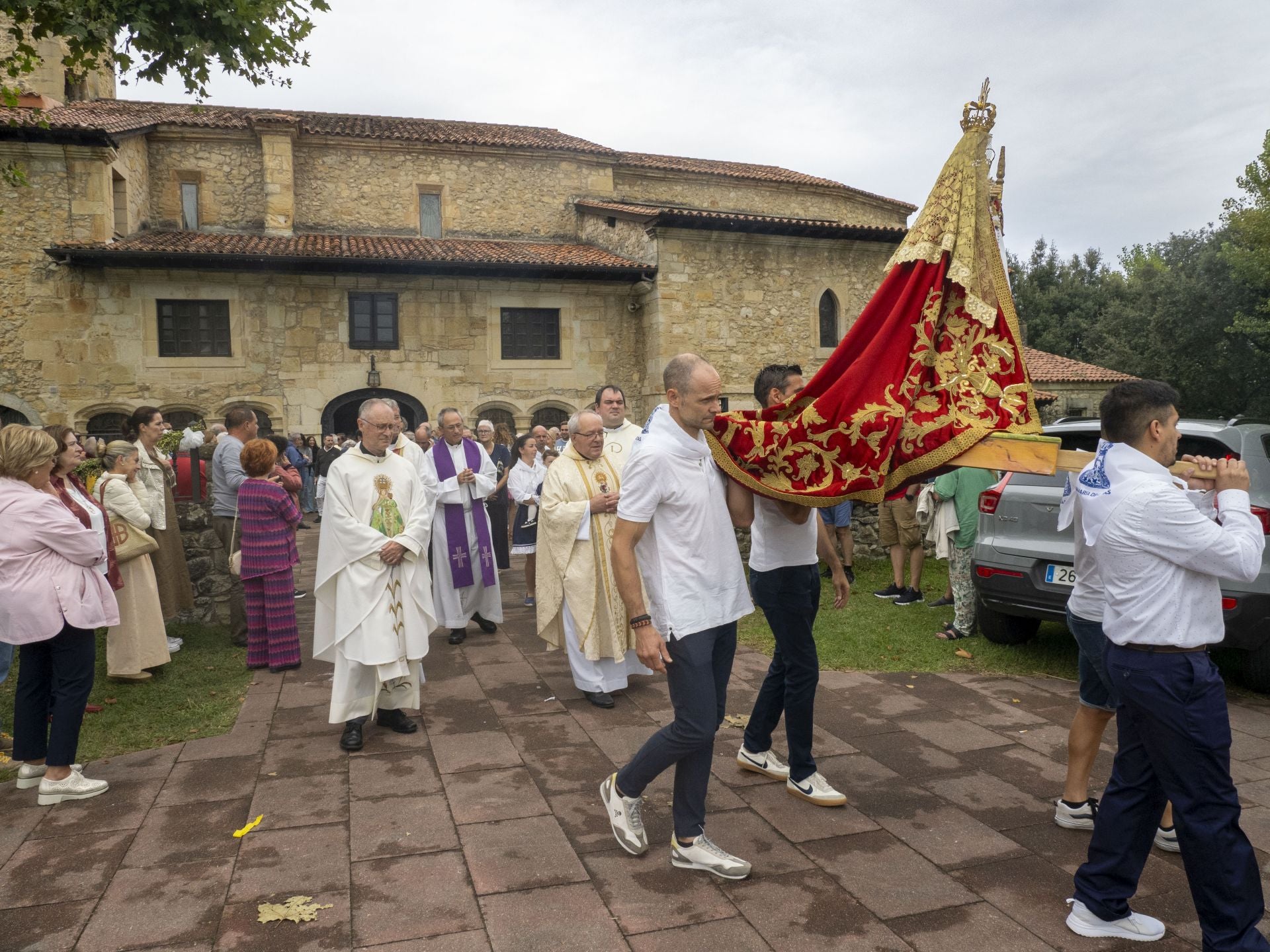Misa y procesión de la Virgen de Latas