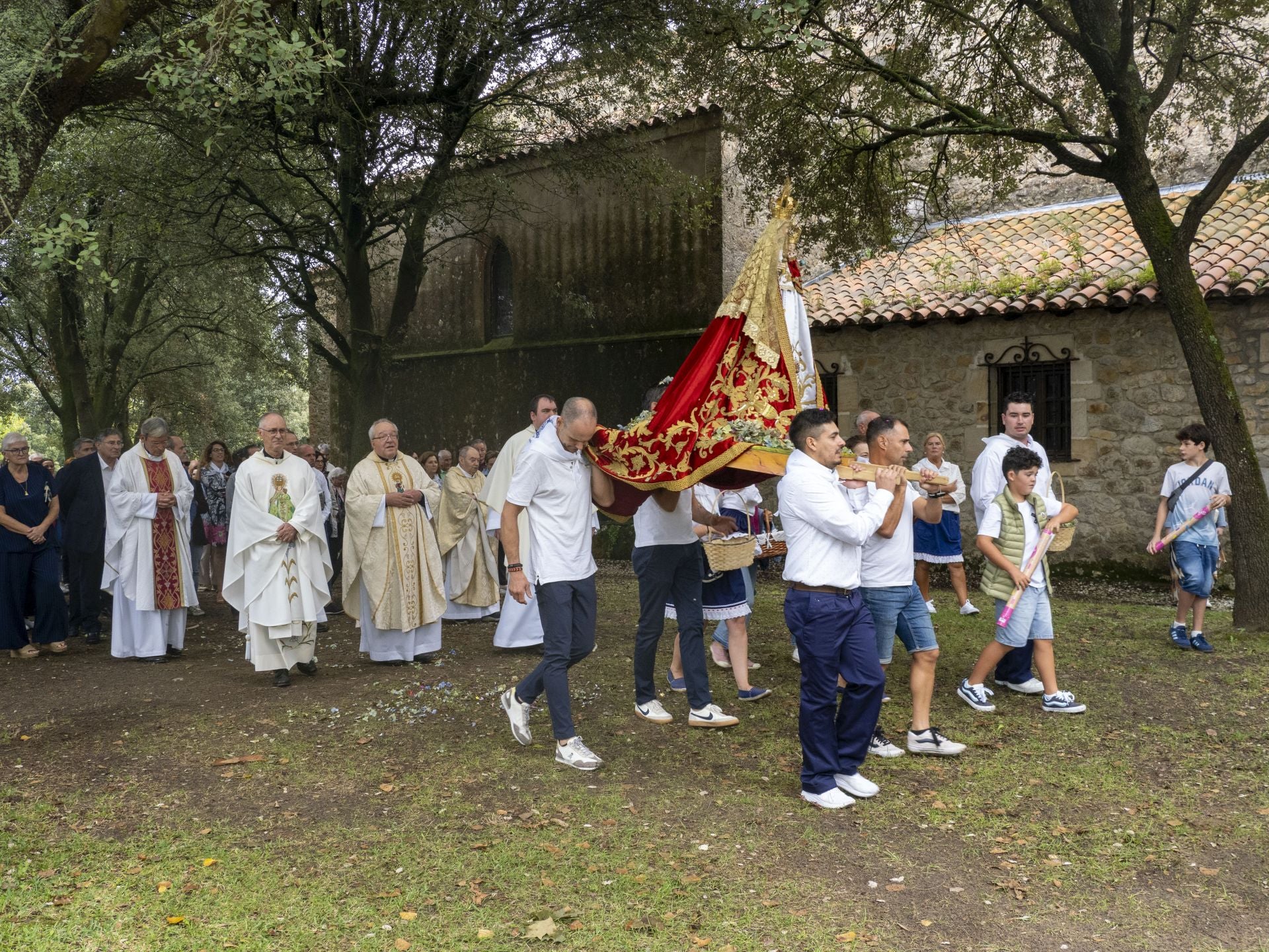 Misa y procesión de la Virgen de Latas