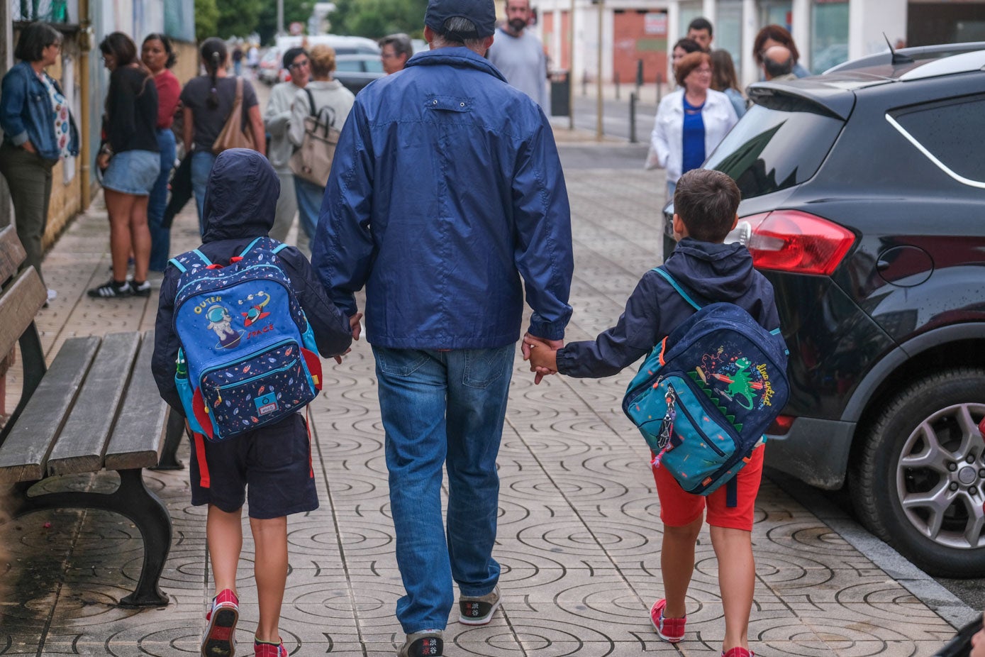 Los niños que han ido a clase este lunes por la mañana era porque «lo estaba deseando».