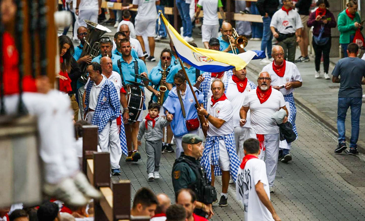 Ampuero sinónimo de fiesta y música.
