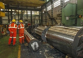 Operarios trabajan en las instalaciones de Reinosa Forgings & Castings.