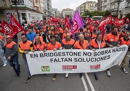 Trabajadores de Bridgestone en la manifestación de el Día del Trabajador en Santander.