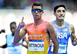 Mohamed Attaoui celebra el año pasado su quinto puesto en París.