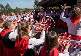 Los picayos en la ermita de San Cipriano.
