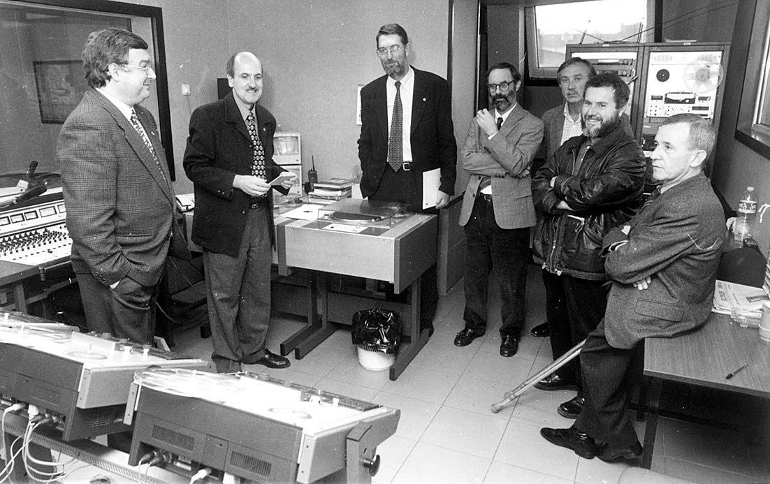En una visita a la sede de RTVE en Torrelavega en 1999, antes de ser nombrado delegado del Gobierno.