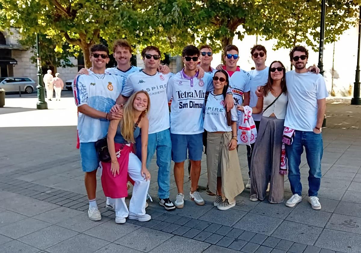 Aficionados de la Cultural, en Cañadío.