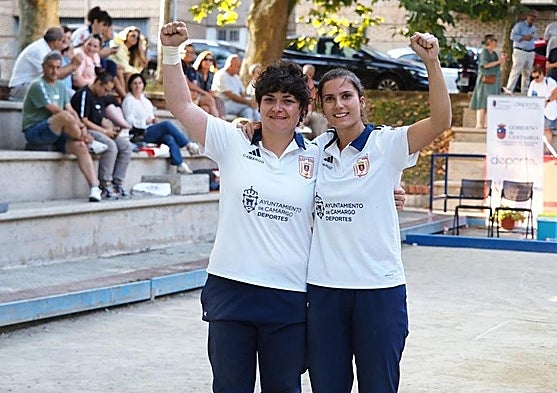 Marta Castillo y Rebeca Bustara, campeonas del Regional de parejas tras arrasar en el torneo disputado en Monte.