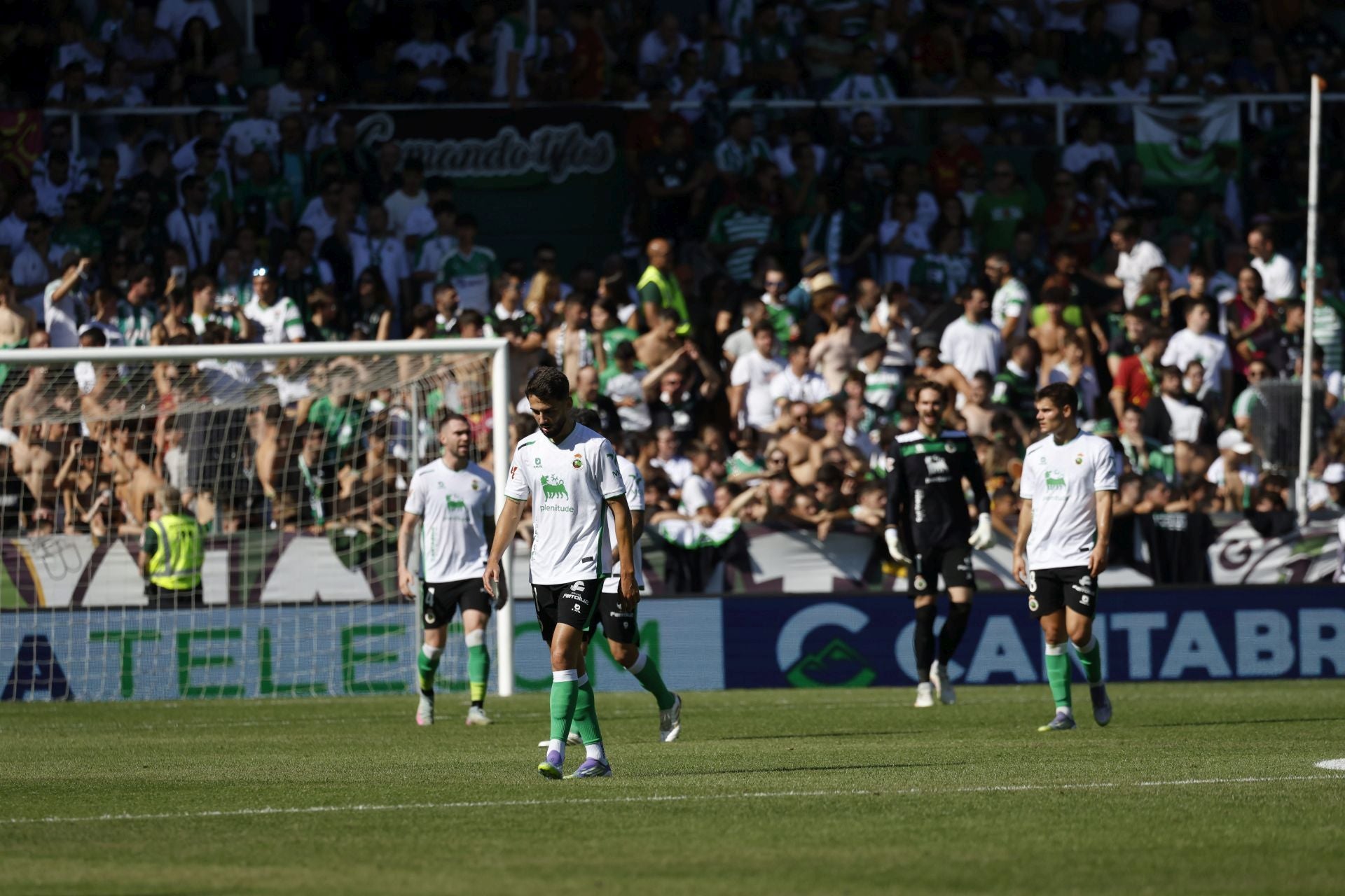 Andrés Martín, cabizbajo ante los goles del cuadro leonés. 