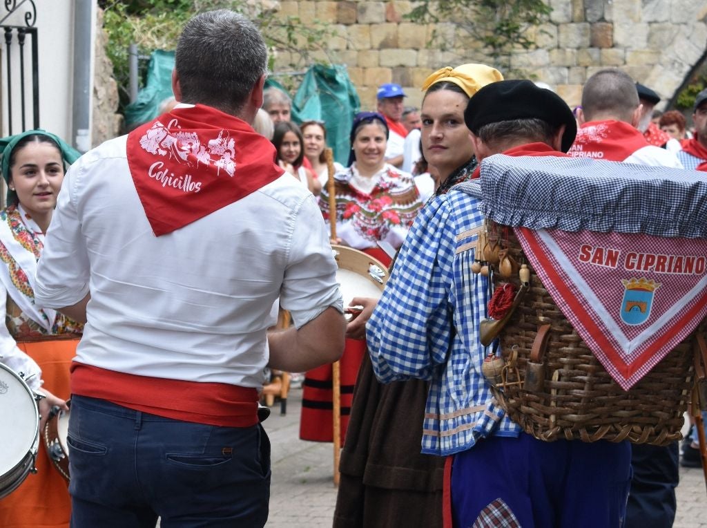 No faltó detalle en los centenares de trajes montañeses de una jornada tradicional como la de Cartes.