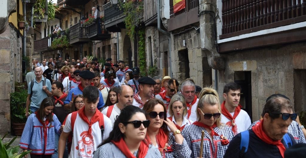 Las estrechas calles del Camino Real se llenaron de peregrinos.