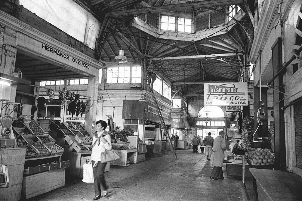 Aspecto del interior del Mercado en agosto de 1984. 
