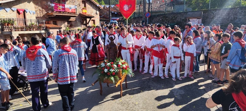 La primera parada fue en Cohicillos, donde se unieron los Picayos del pueblo.