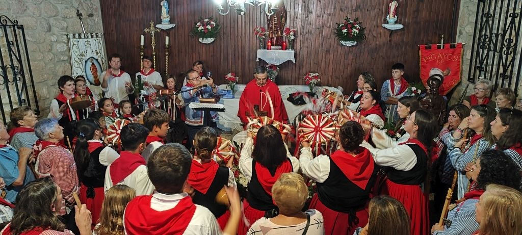 Hora y media después, San Cipriano ponía pie en suelo en su ermita.