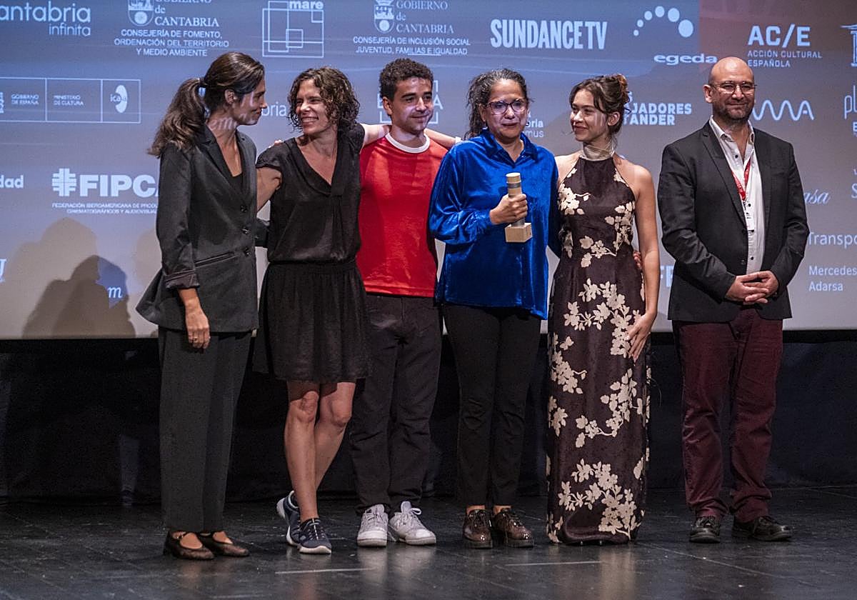 Loreto Mauleón, Patricia Pérez, Pablo Ventosa, Liena Cid, Greta Fernández y Raúl Camargo .