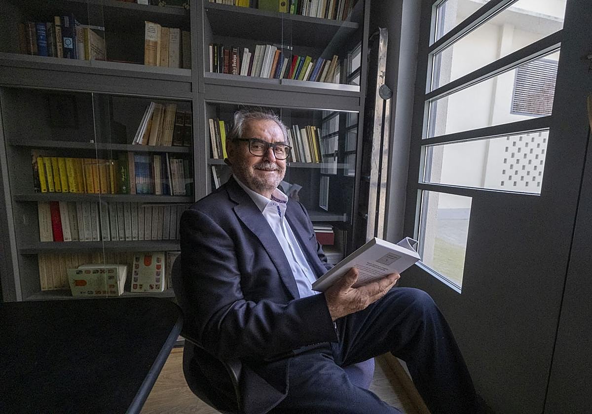 Fermín Bocos, en el Ateneo, momentos antes de participar en el Aula de Cultura de El Diario.