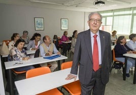 Modesto Chato, en una de las aulas de Unate