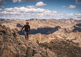 Kilisn, durante la 8 etapa de su travesía, en las montañas Sangre de Cristo en el estado de Colorado, EE.UU.