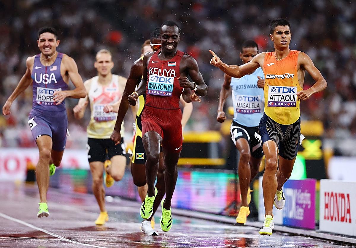 El español Mohamed Attaoui, en cabeza, con el keniano Emmanual Wanyonyi, el jamaicano Navasky Anderson, el botsuano Tshepiso Masalela y el estadounidense Bryce Hoppel durante la semifinal del jueves.