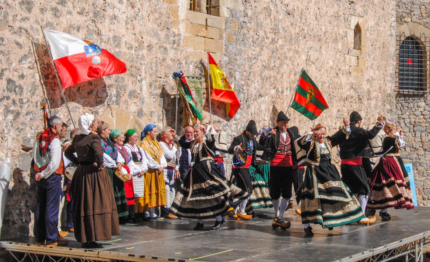 Grupo de Danzas Virgen de las Nieves de Tanos.