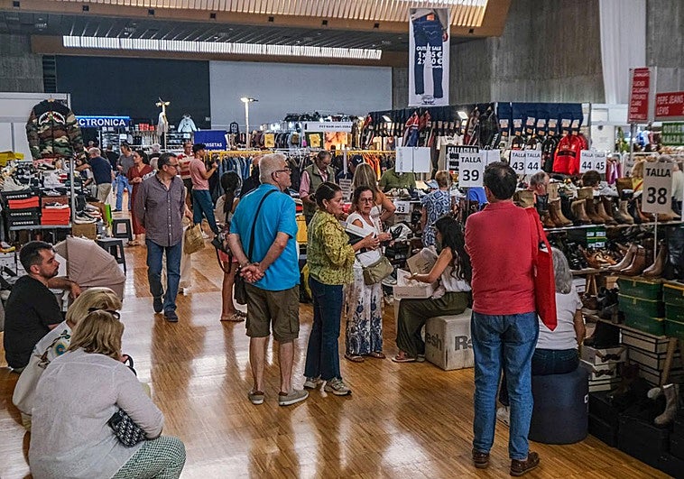 Se pueden encontrar desde zapatillas, pasando por cuchillos, hasta sofás o dulces tradicionales.