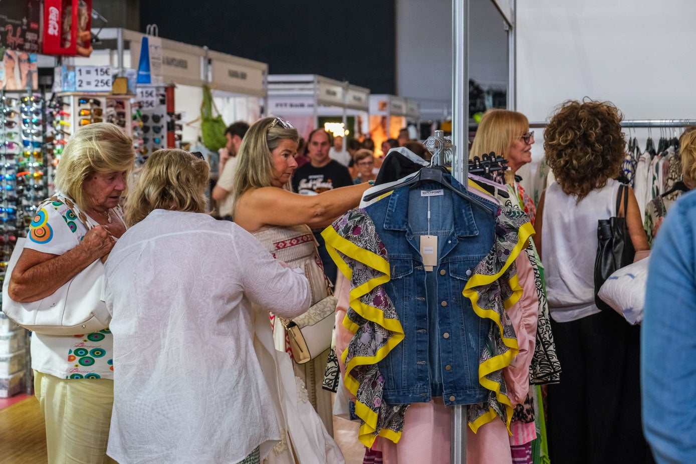 Muchas opciones de comprar ropa de grades marcas.