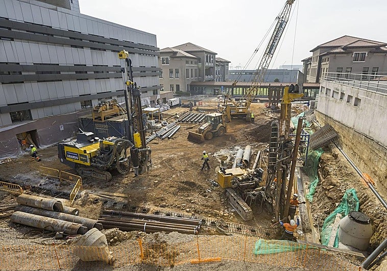 Los trabajos actuales se centran en perimetrar la zona que será exacavada para el búnker