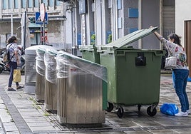 Los nuevos contenedores en superficie ya sustituyen, de forma provisional, a los buzones neumáticos estropeados, mientras se reparan. Hay 53 contenedores en total repartidos por 30 ubicaciones de Santander.