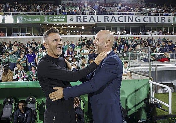 Paisanos. Iván Ania y José Alberto se saludan en El Sardinero la temporada pasada.