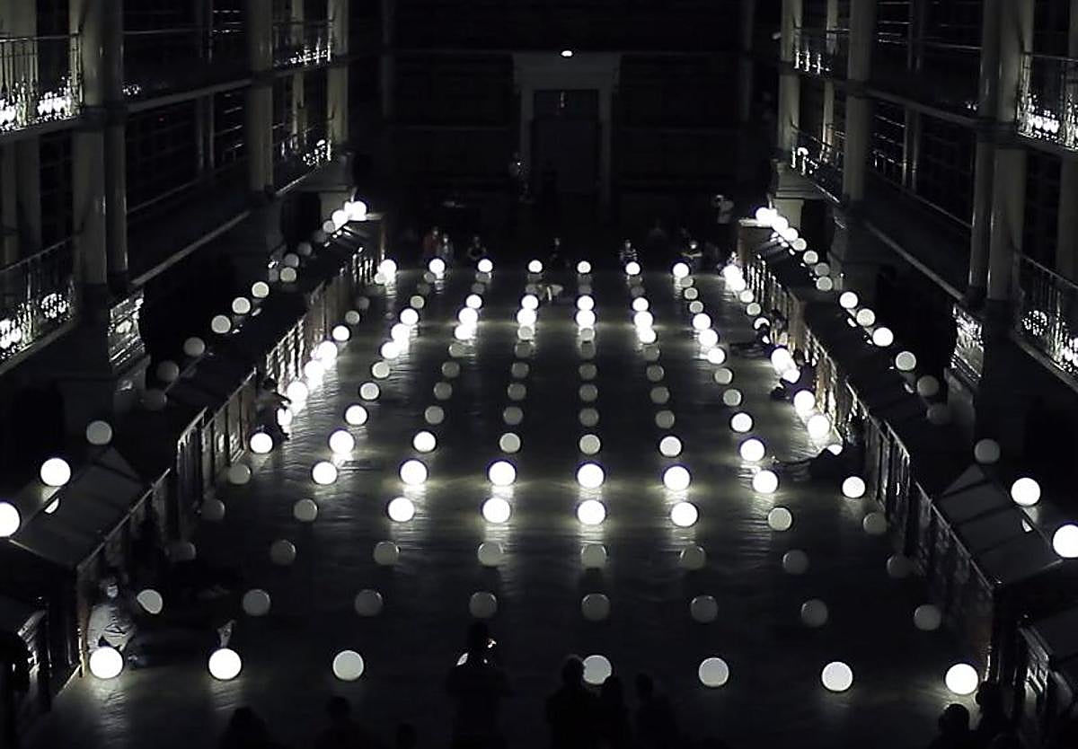 'Globoscope', instalación inmersiva compuesta por una multitud de esferas luminosas, destinada al Centro Botín.