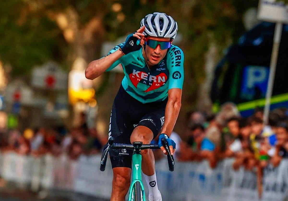 Iván Cobo, a su entrada ayer en meta.