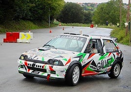 Aitor Llarena, con su Citroën AX durante la prueba.
