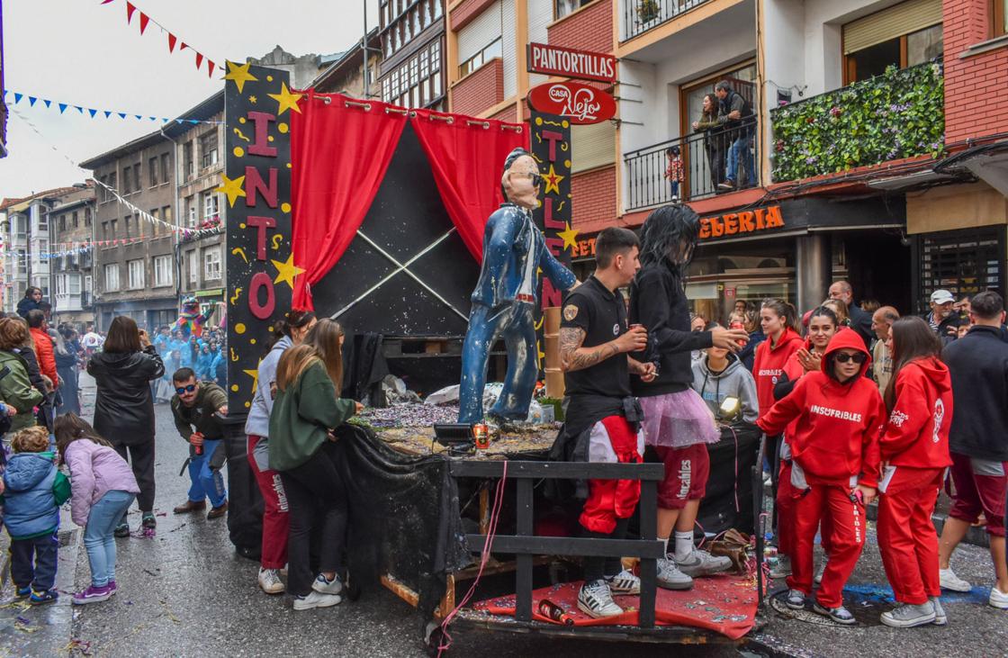 Las minicarrozas tuvieron mucho protagonismo en el desfile.