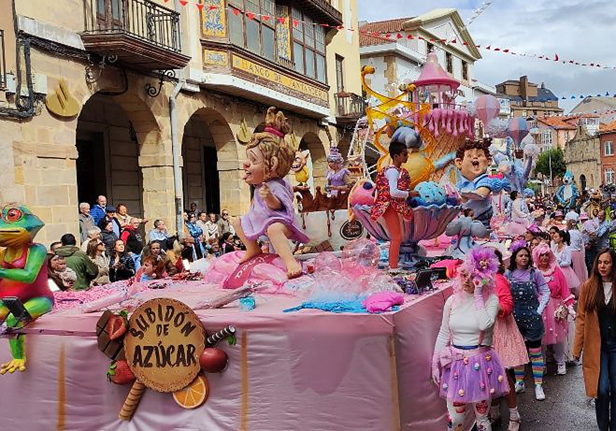 'Subidón de azúcar' ganó el concurso de Carrozas Artísticas.