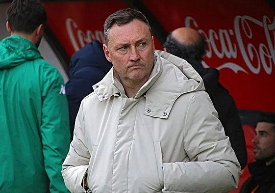 Raúl Lona, durante su último partido como entrenador de la Cultural.