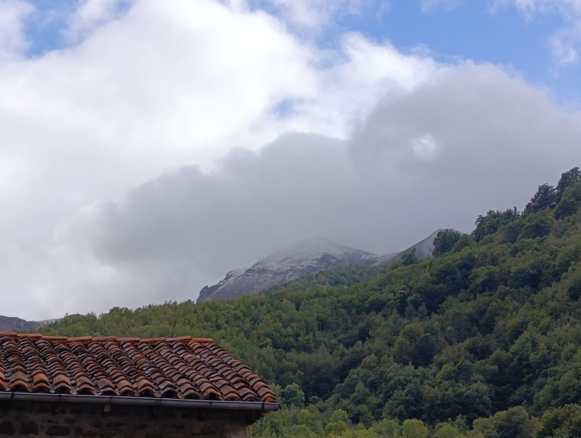 En las cumbres más altas de Liébana, como el Coriscao, el domingo cayeron las primeras nieves.