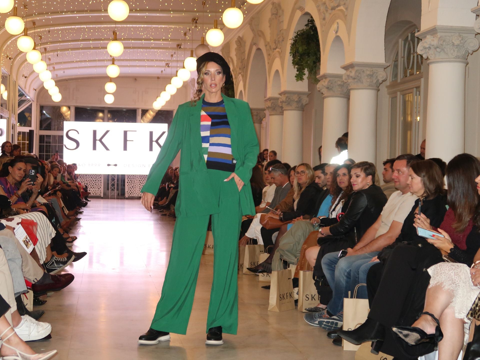 Lucila Fernández, con traje de la firma bilbaína SKFK.