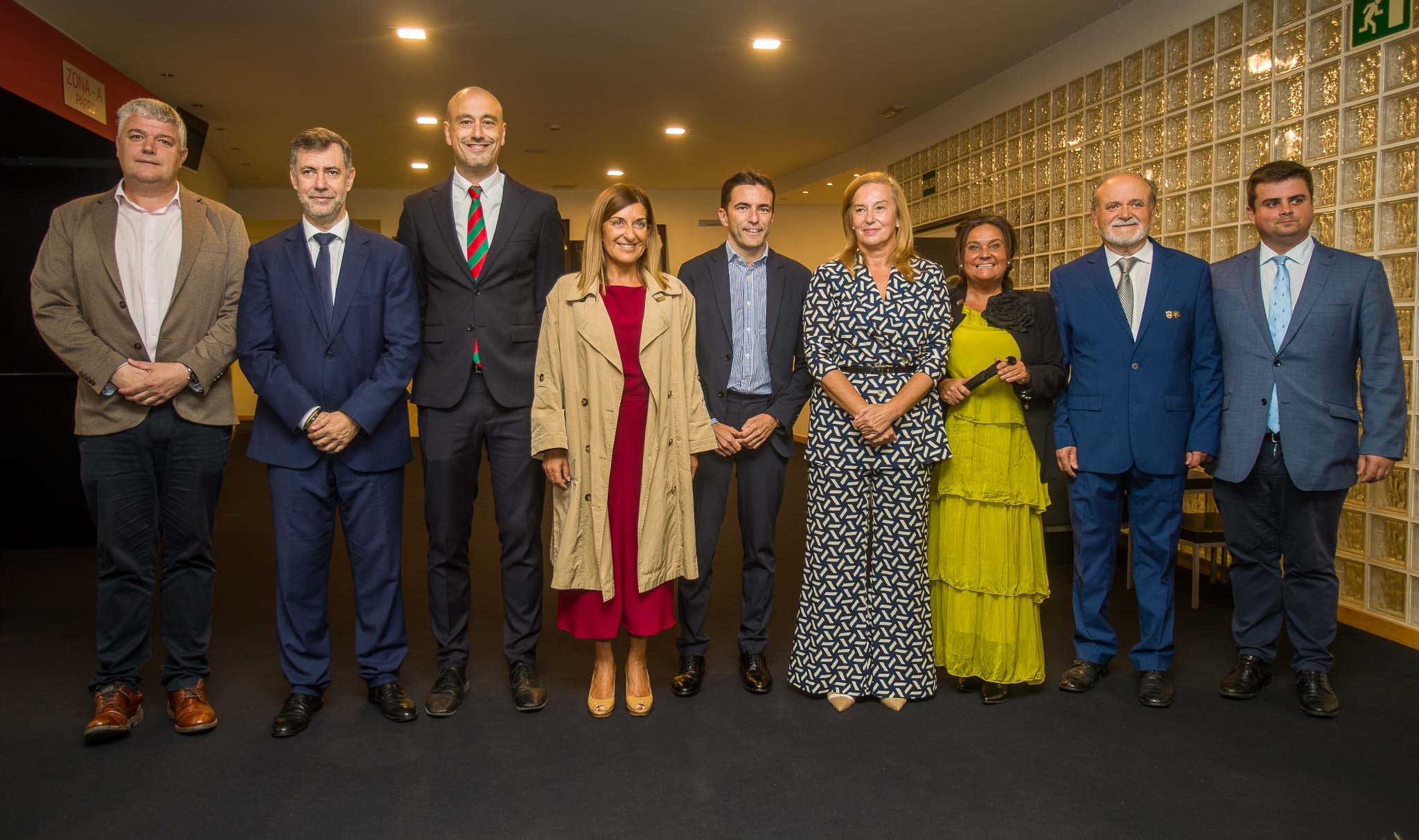 Luis Ángel Agüeros, Luis Martínez Abad, Javier López Estrada, María José Sáenz de Buruaga, Pedro Casares, María José González Revuelta, Esther Vélez, José Nicasio Gutiérrez y Miguel Ángel Vargas.