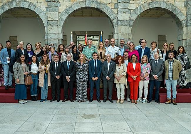 Foto de familia de los asistentes