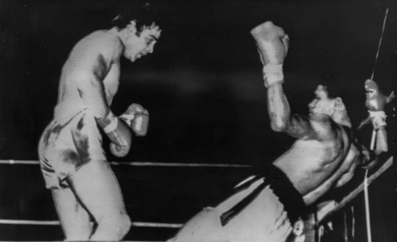 En pleno combate frente al panameño Rafael Ortega.