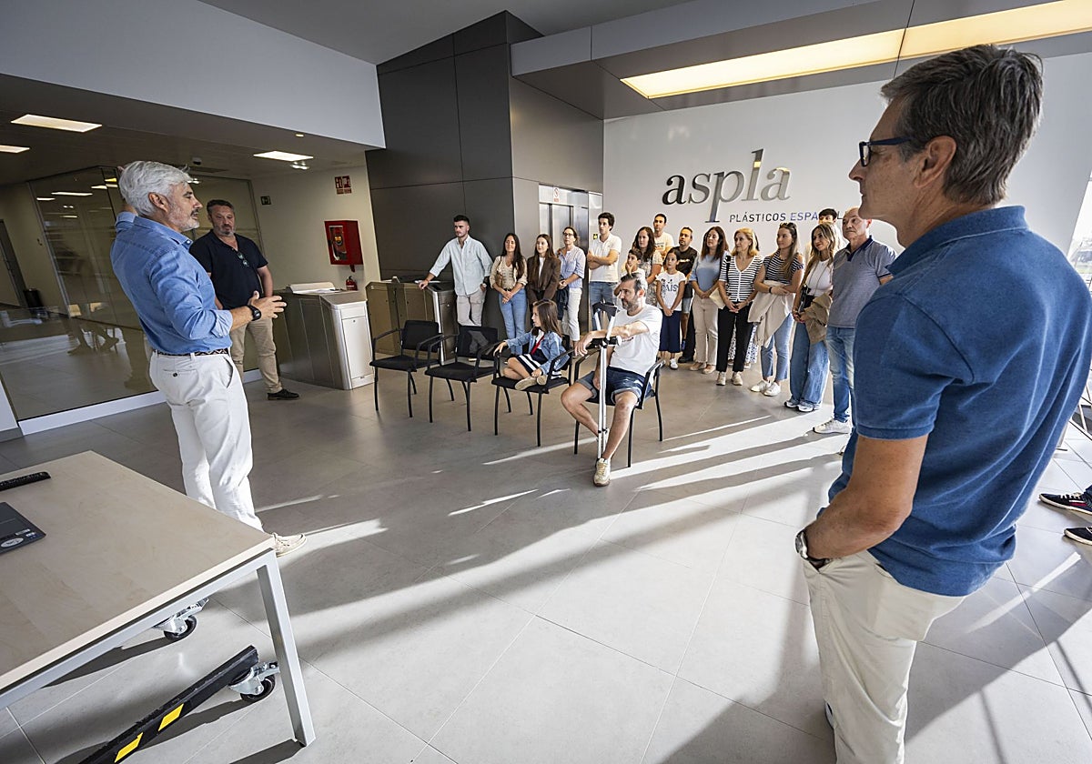 Familiares y trabajadores de Aspla, en la primera jornada de puertas abiertas.