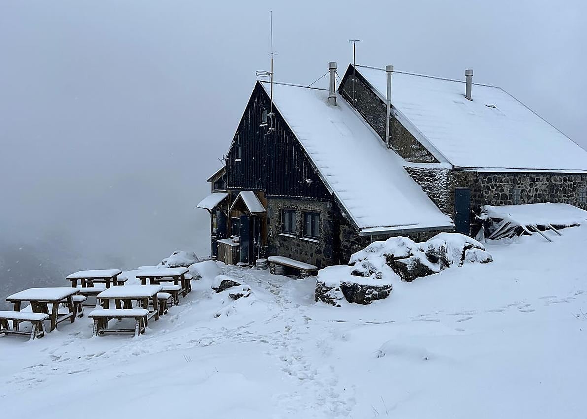 La nieve ha dejado espesores de hasta 20 centímetros en Collado Jermoso.