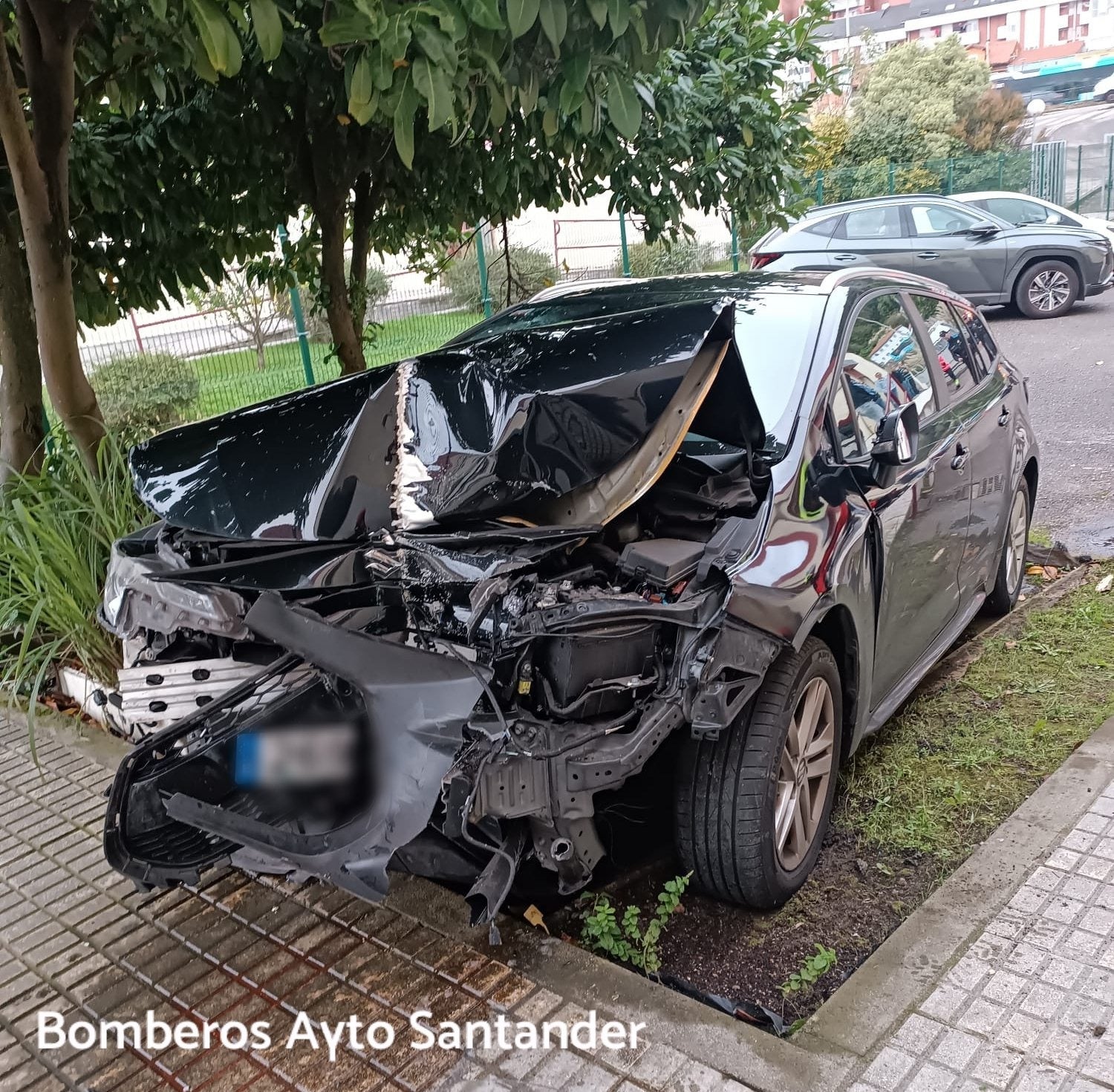 Estado en el que quedó el coche de la mujer accidentada.