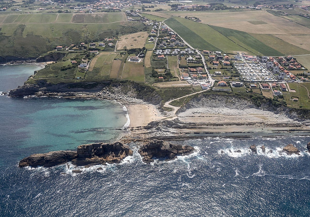 Las playas de la Arnía y Canallave con las urbanizaciones que estaban entre ambos municipios.