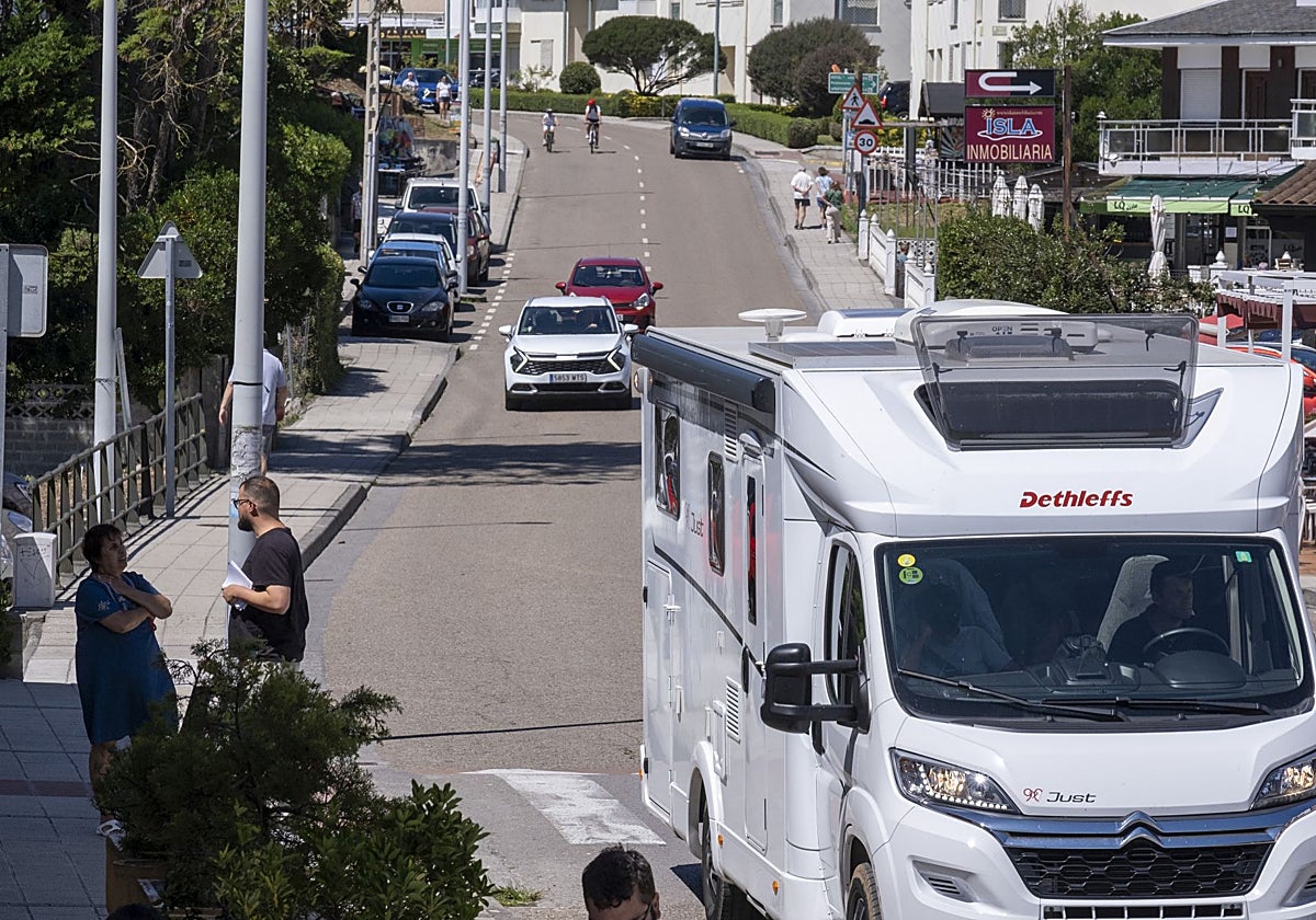 Isla sufre una déficit importante de plazas de aparcamiento.