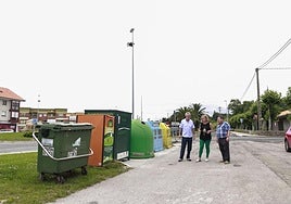La alcaldesa de Polanco y dos concejales en una foto de archivo en Rinconeda.