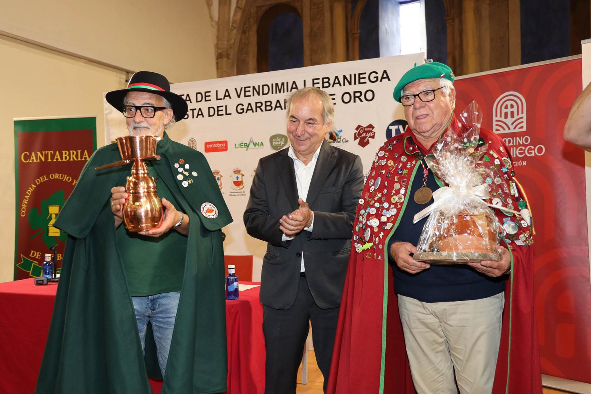 El alcalde de Potes junto a por Juan Carlos García y Alfonso Fraile.
